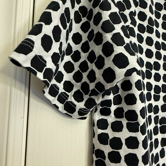 Uniqlo Geometric Pattern T Shirt - Picture 3 of 4